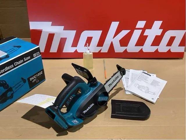 Makita accu kettingzaag - afbeelding 1 van  9