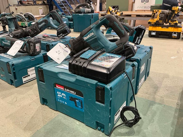 Makita accugereedschap (2x) - afbeelding 1 van  6