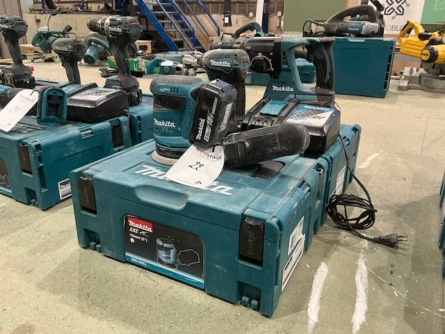 Makita accugereedschap (3x) - afbeelding 1 van  8