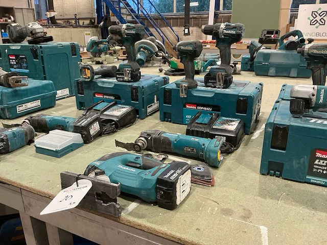 Makita accugereedschap (4x) - afbeelding 1 van  9