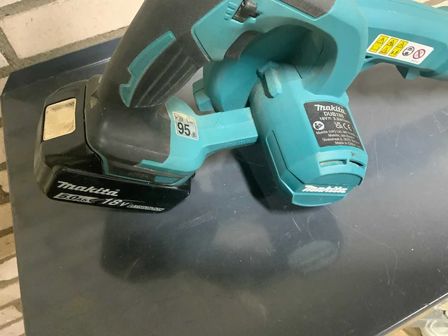 Makita bladblazer dub185 en 5ah accu 18v - afbeelding 2 van  2