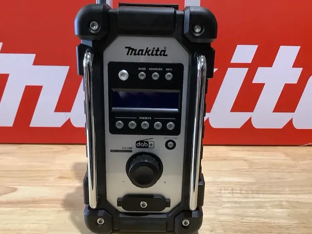 Makita bouwradio op accu - afbeelding 4 van  10