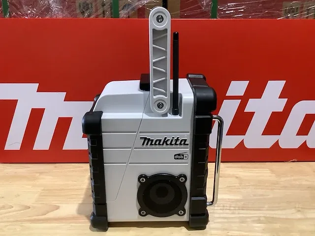 Makita bouwradio op accu - afbeelding 6 van  10