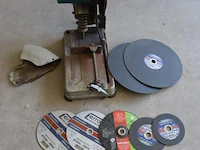 Makita cirkelzaagmachine type 2414nb incl. toebehoren - afbeelding 1 van  6