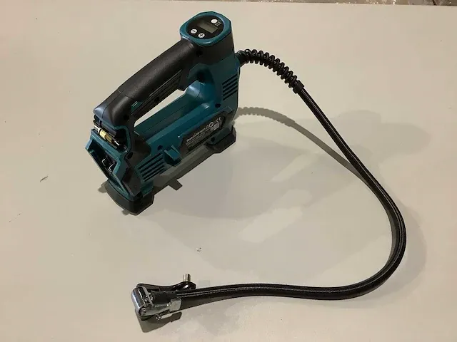 Makita compressor op accu - afbeelding 4 van  8