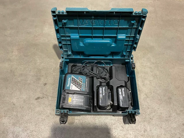 Makita dc18rc accu's en lader - afbeelding 1 van  3