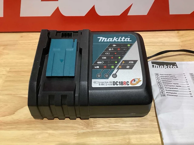 Makita dc18rc lxt accu snellader - afbeelding 2 van  3
