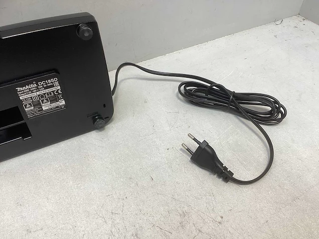Makita dc18sd acculader 14.4-18v - afbeelding 5 van  5