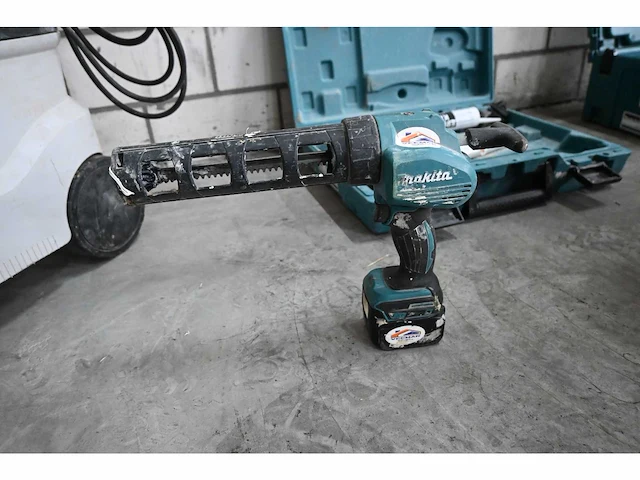 Makita dcg 140 accu kitspuit - afbeelding 1 van  4
