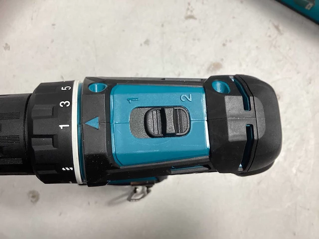 Makita ddf482rfj accu-schroefboormachine body + 2x 3ah accu + lader + koffer - afbeelding 4 van  4