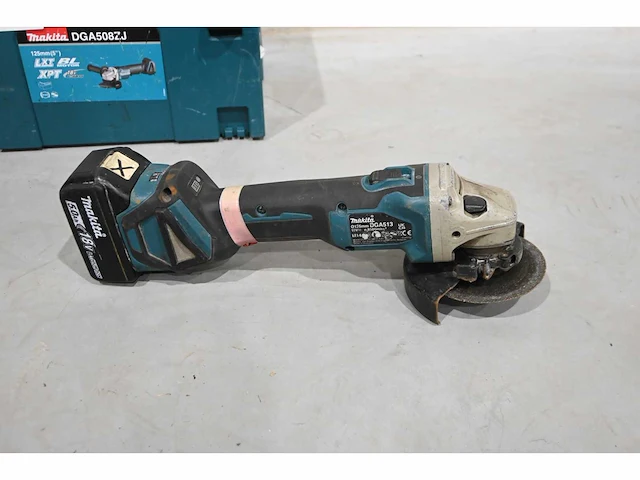 Makita dga 513 18v haakse slijpmachine - afbeelding 2 van  4