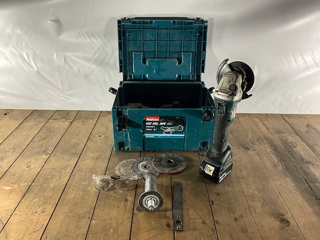 Makita dga504 haakse slijper 125mm v.v. 5a accu in mbox - afbeelding 1 van  3