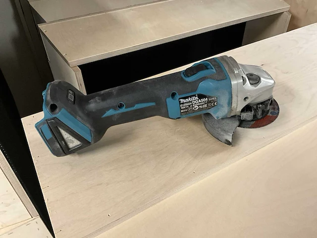 Makita dga504 haakse slijpmachine - afbeelding 1 van  5