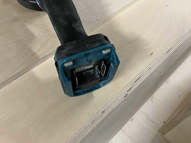Makita dga504 haakse slijpmachine - afbeelding 3 van  5