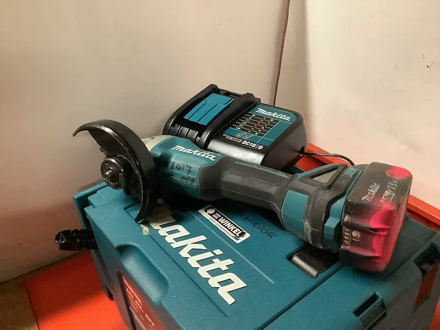 Makita dga504 haakse slijpmachine - afbeelding 1 van  3
