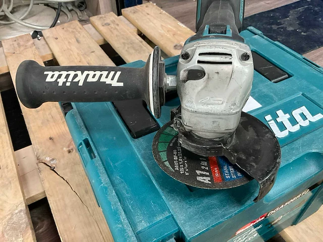 Makita dga506 haakse slijpmachine - afbeelding 2 van  7