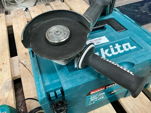 Makita dga506 haakse slijpmachine - afbeelding 3 van  7