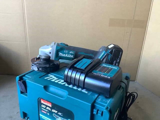 Makita dga506 haakse slijpmachine - afbeelding 1 van  4