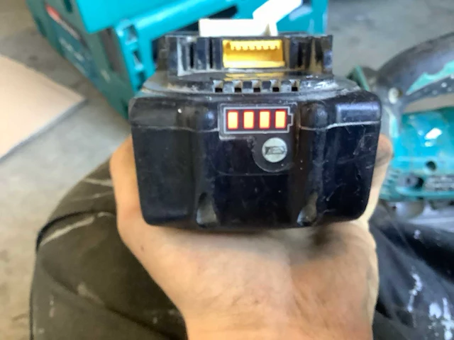 Makita djv180 decoupeerzaag - afbeelding 3 van  4