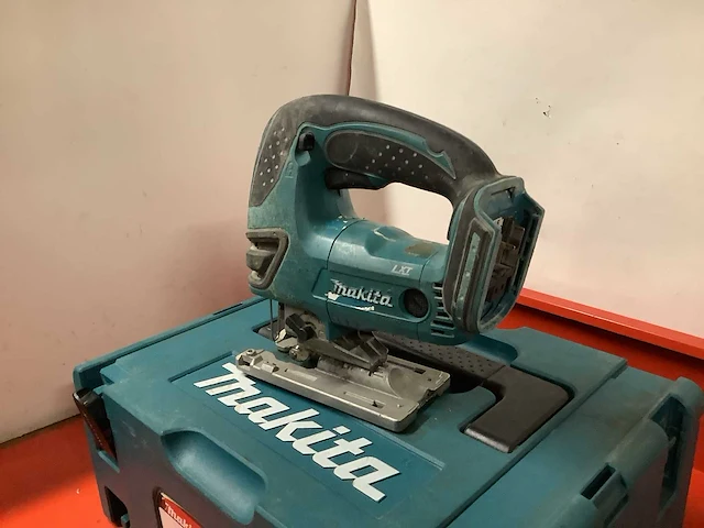 Makita djv180 decoupeerzaag - afbeelding 1 van  4