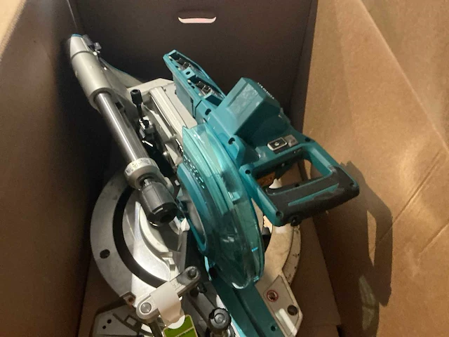 Makita dls111zu 36v (2x 18v) afkortcirkelzaagmachine op accu - afbeelding 3 van  8