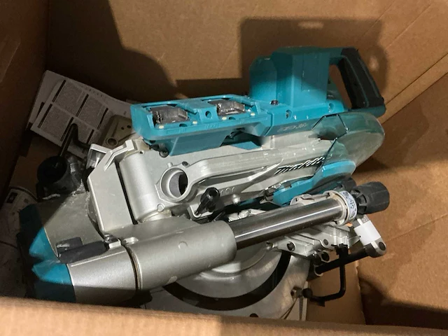 Makita dls111zu 36v (2x 18v) afkortcirkelzaagmachine op accu - afbeelding 4 van  8