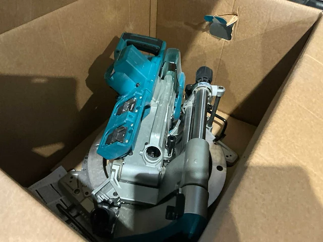Makita dls111zu 36v (2x 18v) afkortcirkelzaagmachine op accu - afbeelding 5 van  8