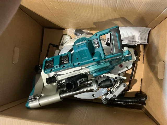 Makita dls111zu 36v (2x 18v) afkortcirkelzaagmachine op accu - afbeelding 2 van  9