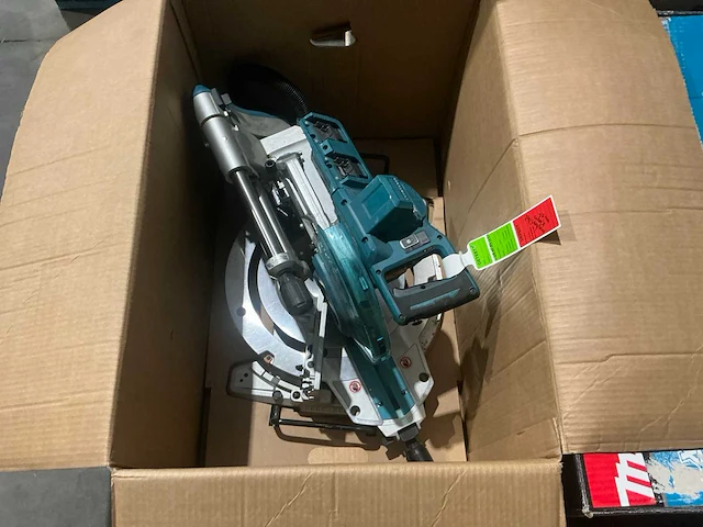 Makita dls111zu 36v (2x 18v) afkortcirkelzaagmachine op accu - afbeelding 1 van  7