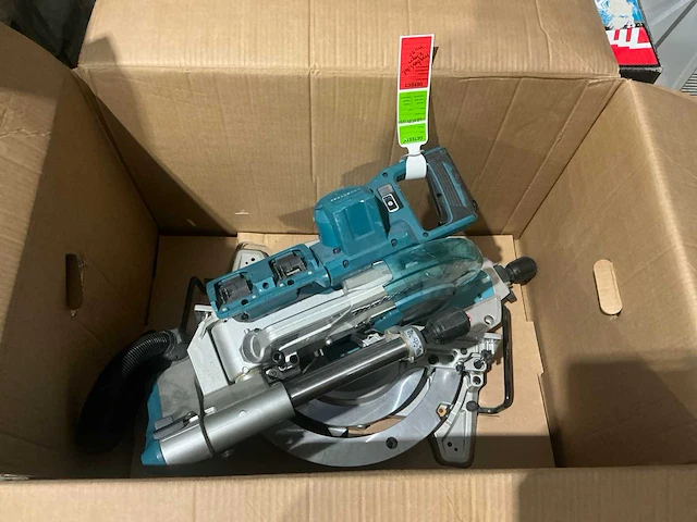 Makita dls111zu 36v (2x 18v) afkortcirkelzaagmachine op accu - afbeelding 2 van  7