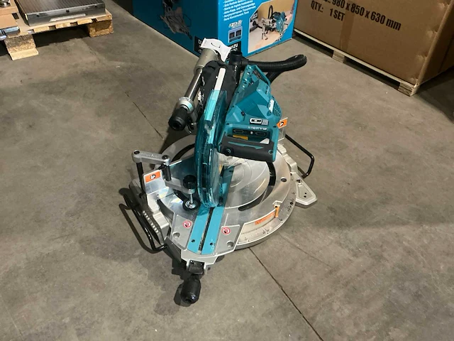 Makita dls111zu 36v (2x 18v) afkortcirkelzaagmachine op accu - afbeelding 2 van  9