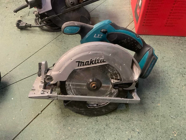 Makita dss611 cirkelzaagmachine - afbeelding 1 van  4