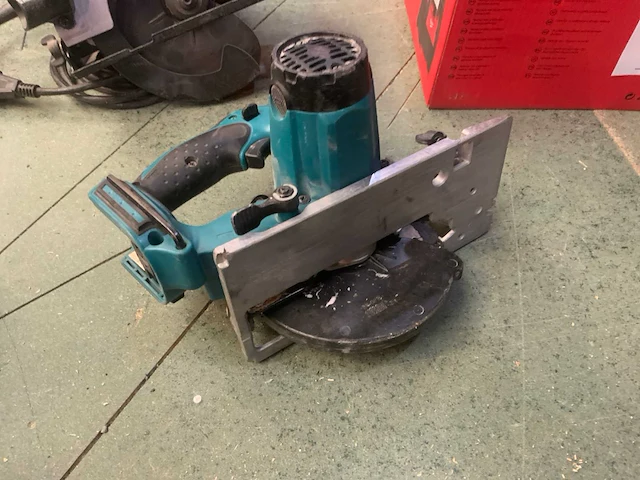 Makita dss611 cirkelzaagmachine - afbeelding 2 van  4