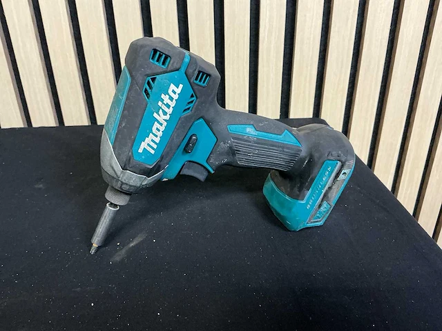 Makita dtm51 mulitool en een makita slagschroevendraaier - afbeelding 2 van  4