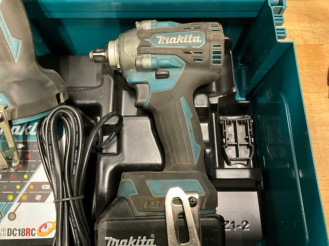 Makita dtw300 slagmoersleutel - afbeelding 3 van  7