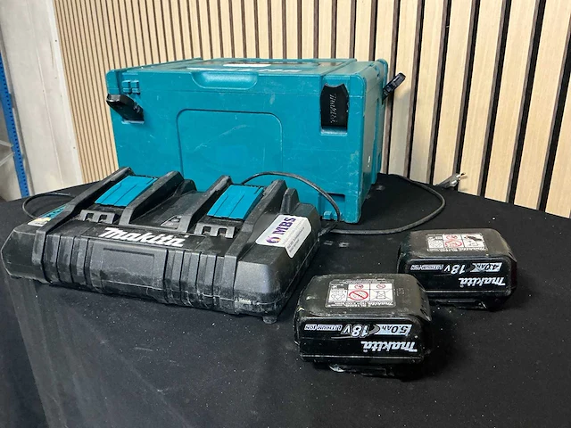 Makita dubbel laadstation met 2 accu’s - afbeelding 1 van  4