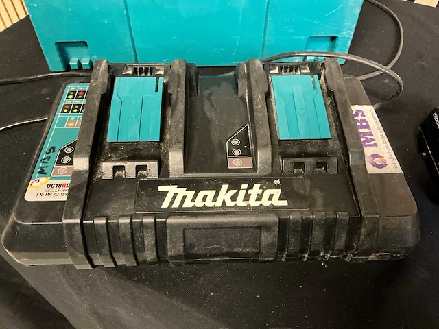 Makita dubbel laadstation met 2 accu’s - afbeelding 3 van  4