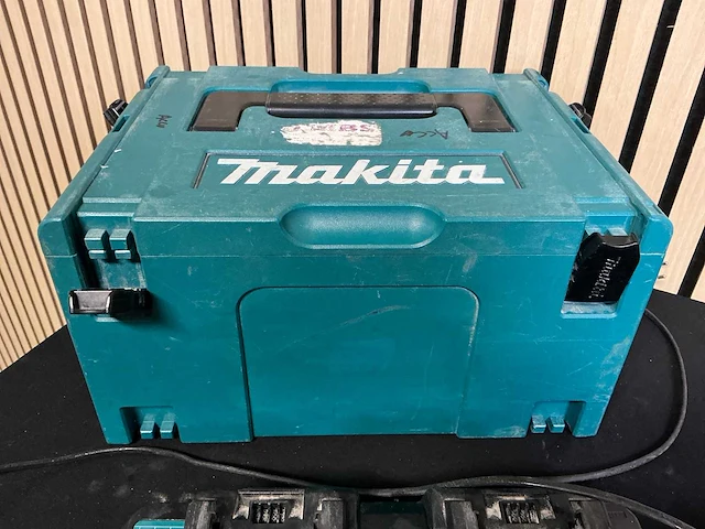 Makita dubbel laadstation met 2 accu’s - afbeelding 4 van  4