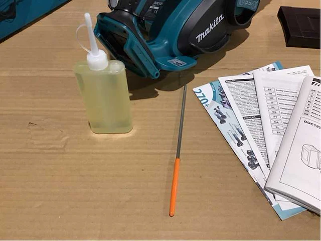 Makita duc122z lxt accu kettingzaag - afbeelding 9 van  9