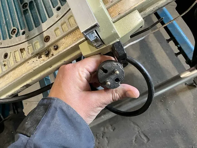 Makita flipper lf1000 afkortcirkelzaagmachine / zaagtafel - afbeelding 15 van  25