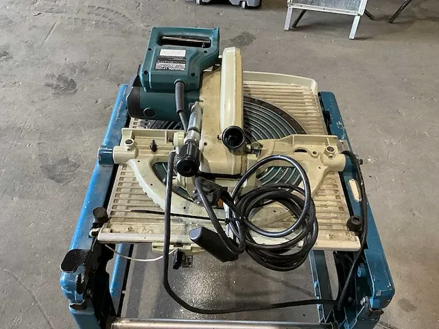 Makita flipper lf1000 afkortcirkelzaagmachine / zaagtafel - afbeelding 21 van  25