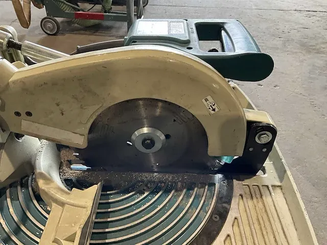 Makita flipper lf1000 afkortcirkelzaagmachine / zaagtafel - afbeelding 22 van  25