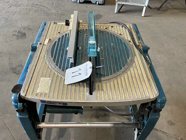 Makita flipper lf1000 afkortcirkelzaagmachine / zaagtafel - afbeelding 8 van  25
