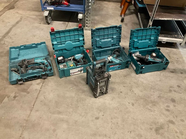 Makita gereedschappen met koffer (5x) - afbeelding 1 van  7