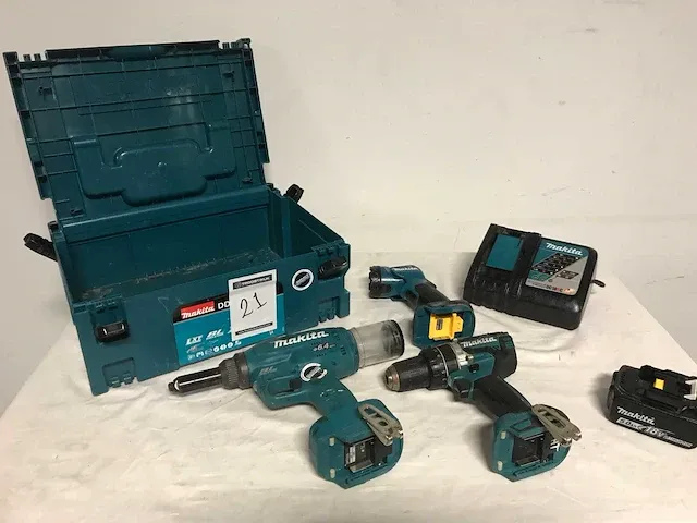Makita gereedschapset blindklinknageltang schroefmachine en werklamp - afbeelding 1 van  6