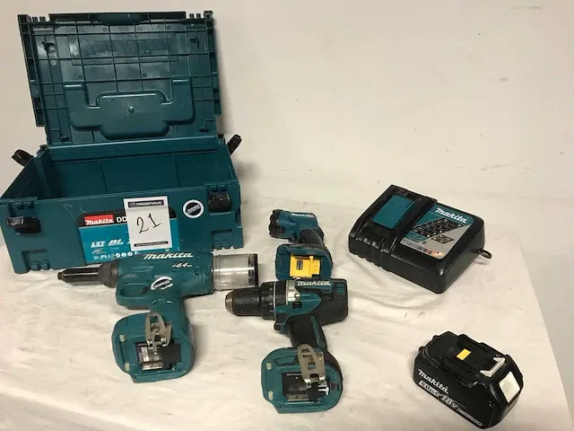 Makita gereedschapset blindklinknageltang schroefmachine en werklamp - afbeelding 2 van  6
