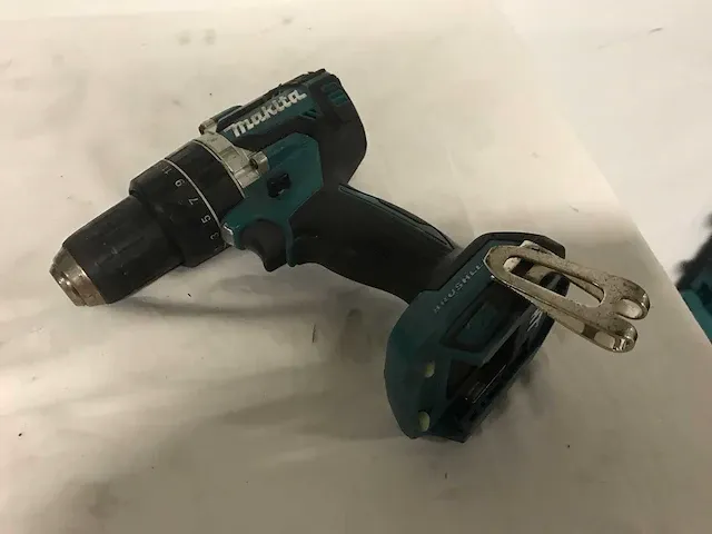 Makita gereedschapset blindklinknageltang schroefmachine en werklamp - afbeelding 4 van  6