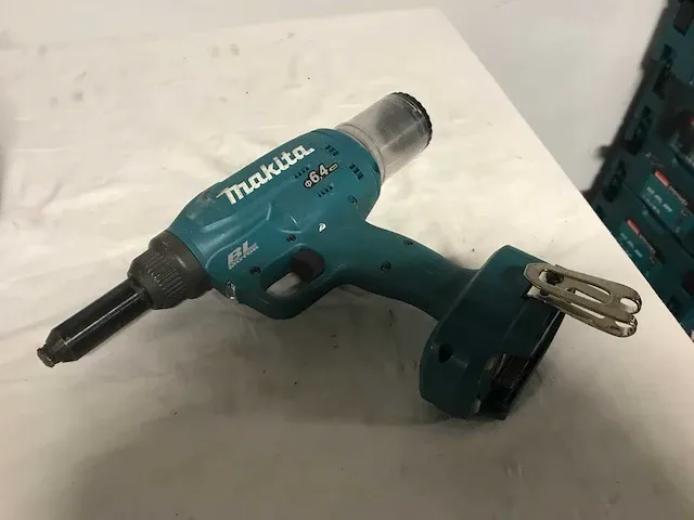 Makita gereedschapset. blindklinknageltang, slagschroevendraaier, slagmoersleutel - afbeelding 5 van  6
