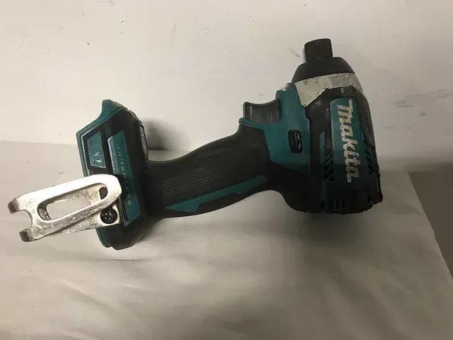 Makita gereedschapset, cirkerlzaag en slagschroefmachine - afbeelding 4 van  5