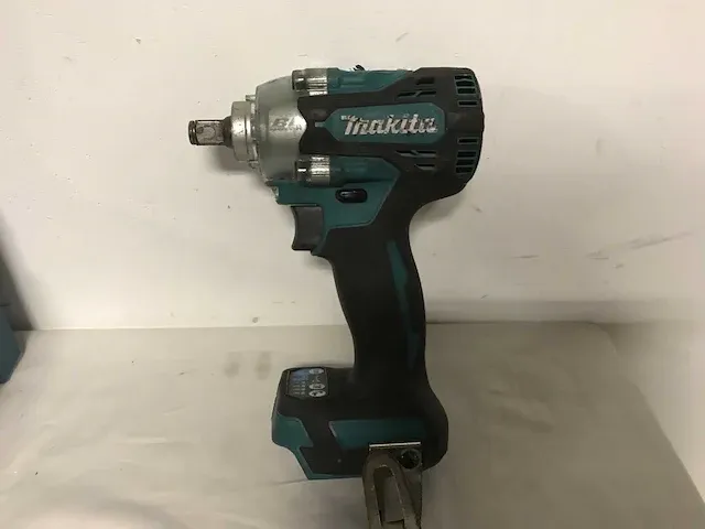 Makita gereedschapset klopboormachine slagmoersleutel en werklamp - afbeelding 2 van  4